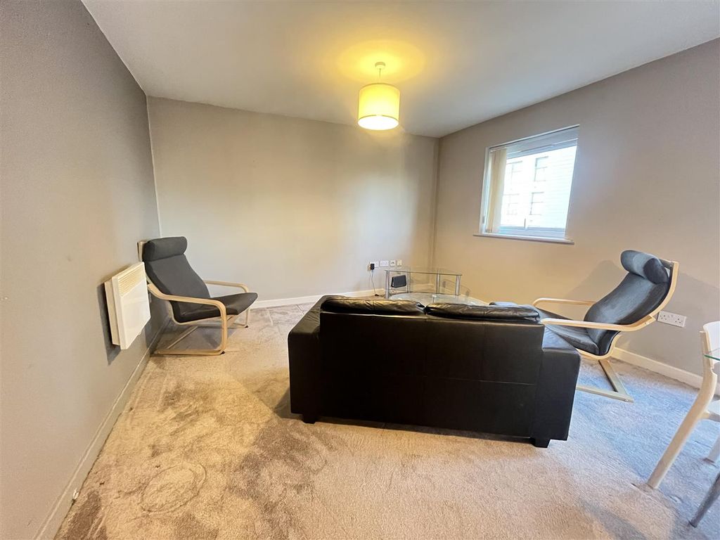 Property photo 2 of 6