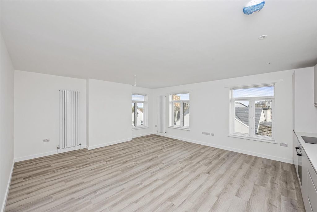 Additional image 14 of 2 bed flat to rentMontague Street, Worthing BN11