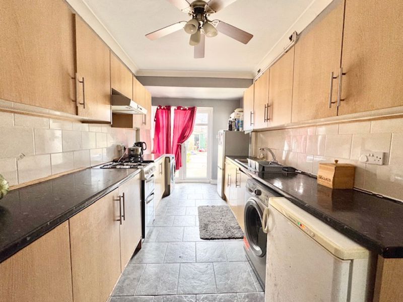 Property photo 3 of 14 Kitchen