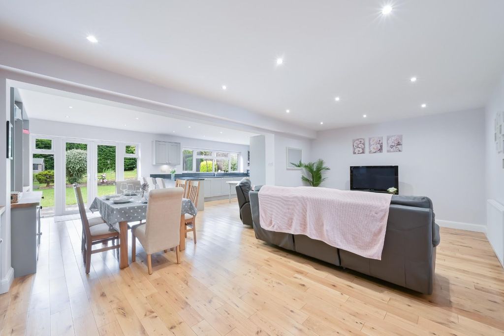 Property photo 2 of 20 Shawley Way