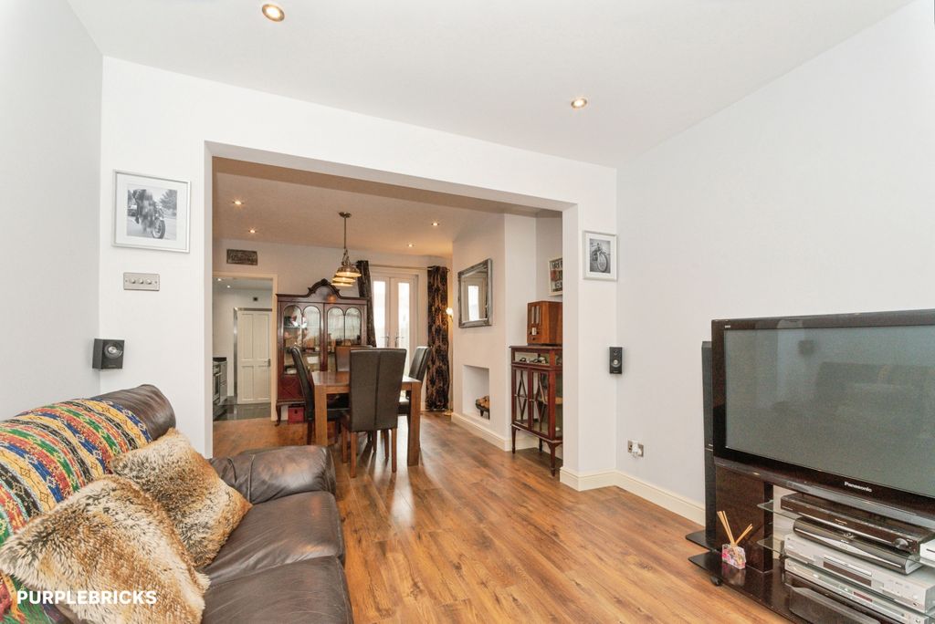 Property photo 3 of 21