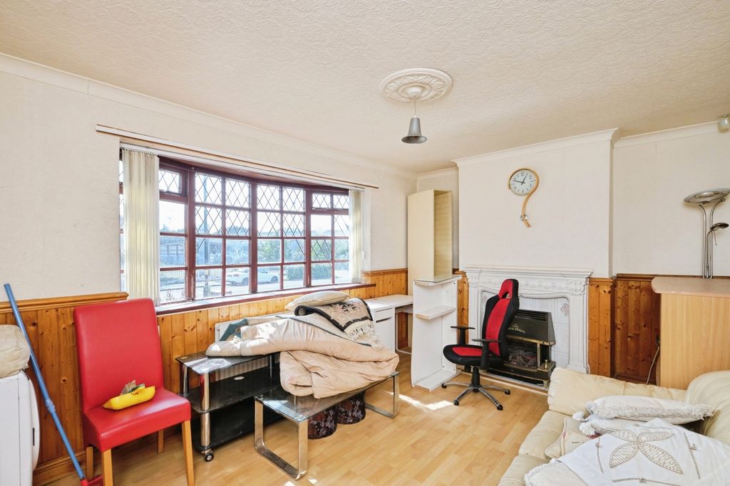Property photo 2 of 17 Photo