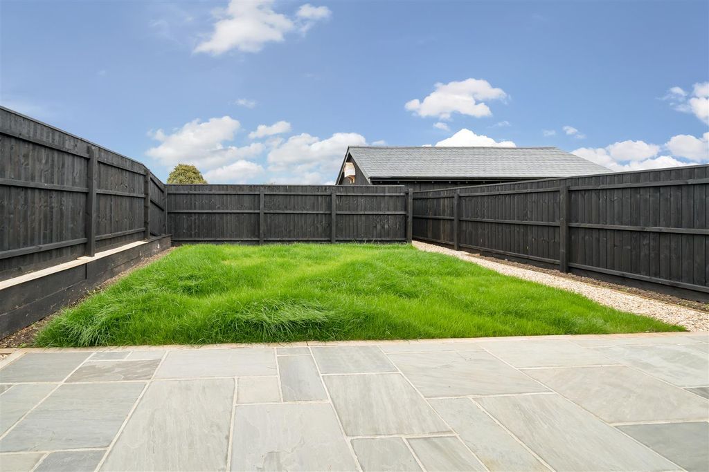 Property photo 3 of 14 Garden