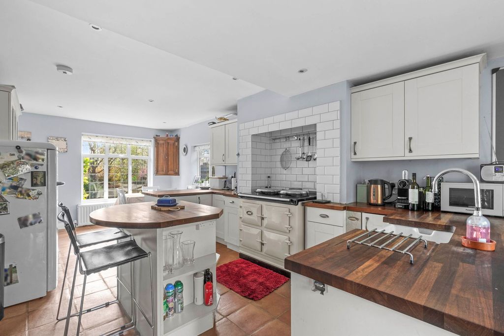 Additional image 6 of 4 bed detached house for saleAmersham Hill Drive, High Wycombe HP13