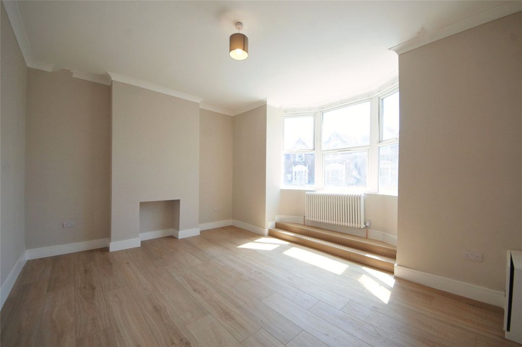 Property photo 2 of 18 Picture No. 01