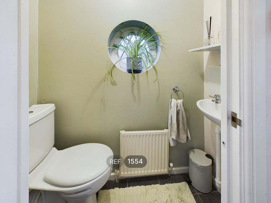 Property photo 3 of 23 Entry & WC