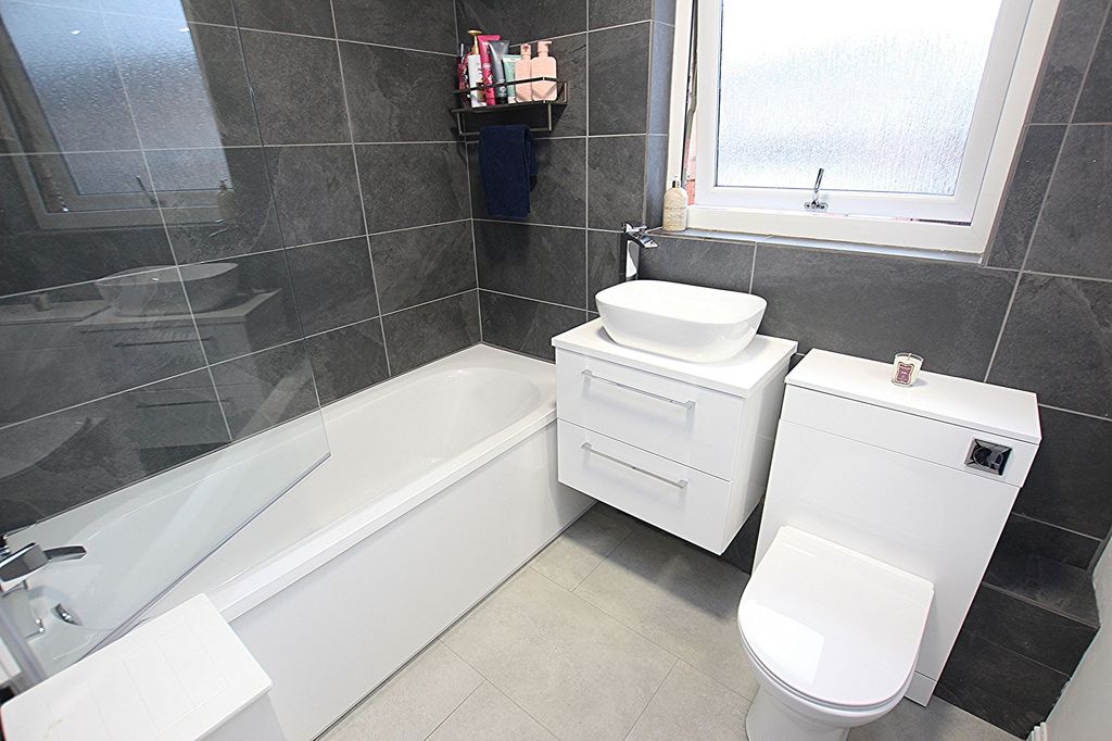 Property photo 3 of 17 Family Bathroom