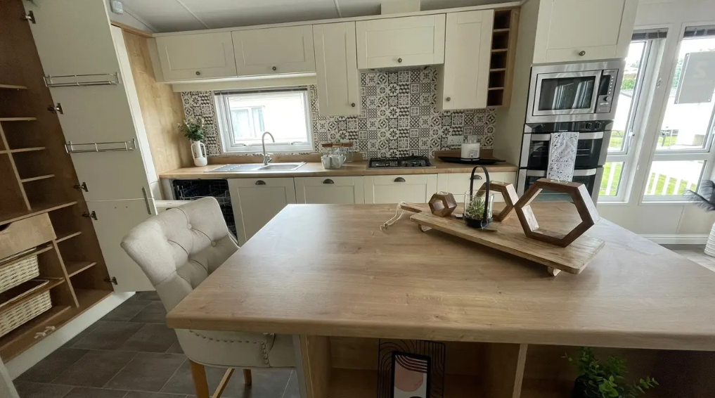 Property photo 3 of 17 Luxury Lodge Kitchen