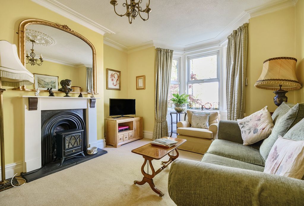 Property photo 2 of 20 Sitting Room