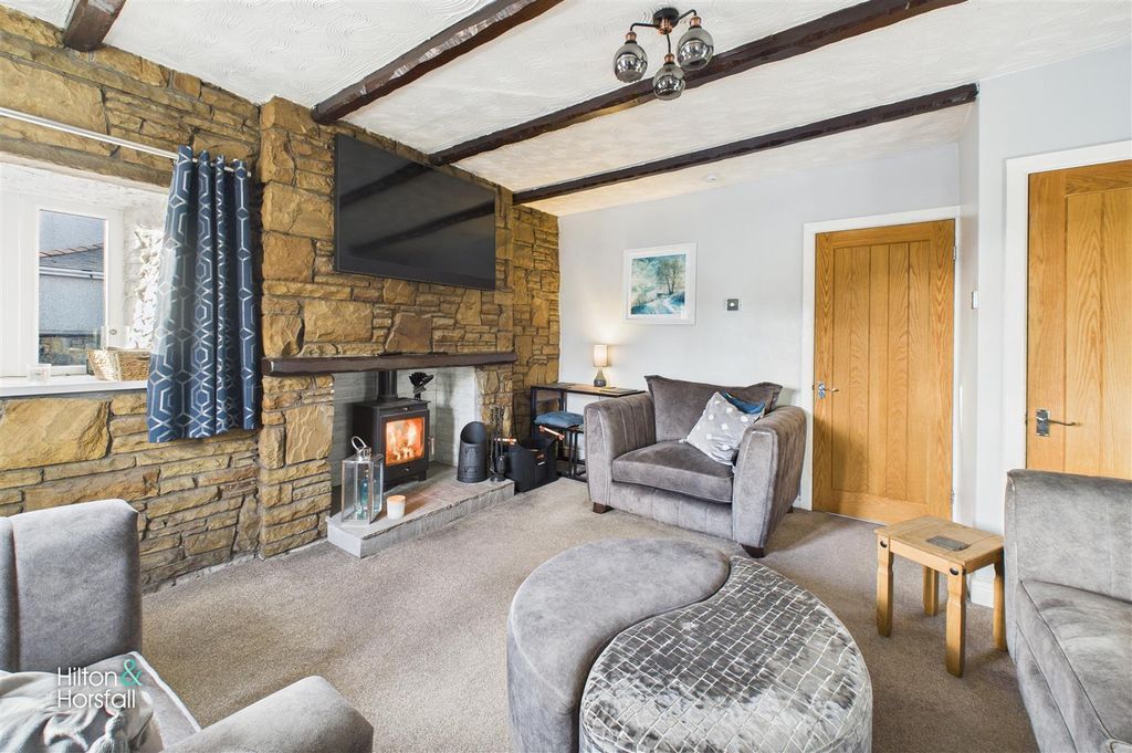 Property photo 2 of 12 Briercliffe Road