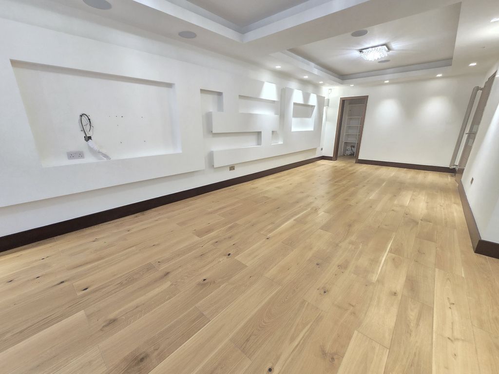 Property photo 2 of 26