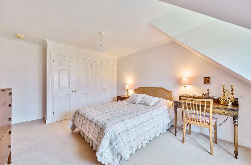 Property photo 2 of 20 Bedroom