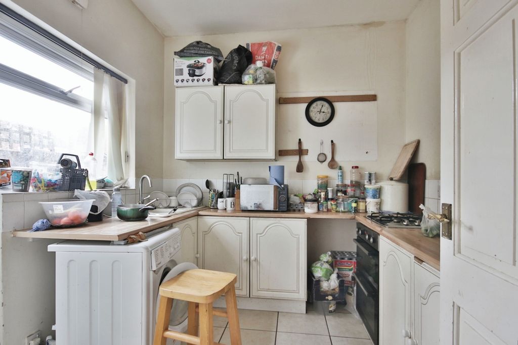 Property photo 2 of 10 3991004