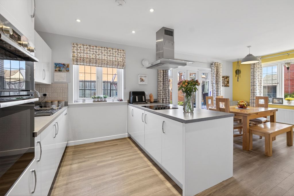 Property photo 3 of 25 Kitchen Dining Room (2)