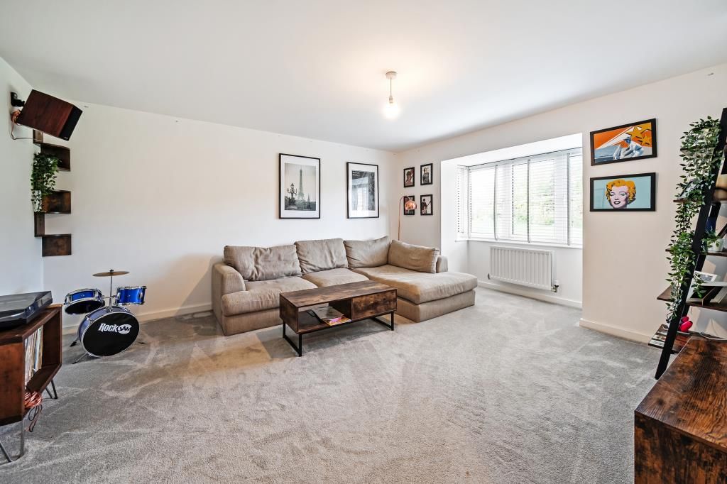 Property photo 2 of 25 Living Room