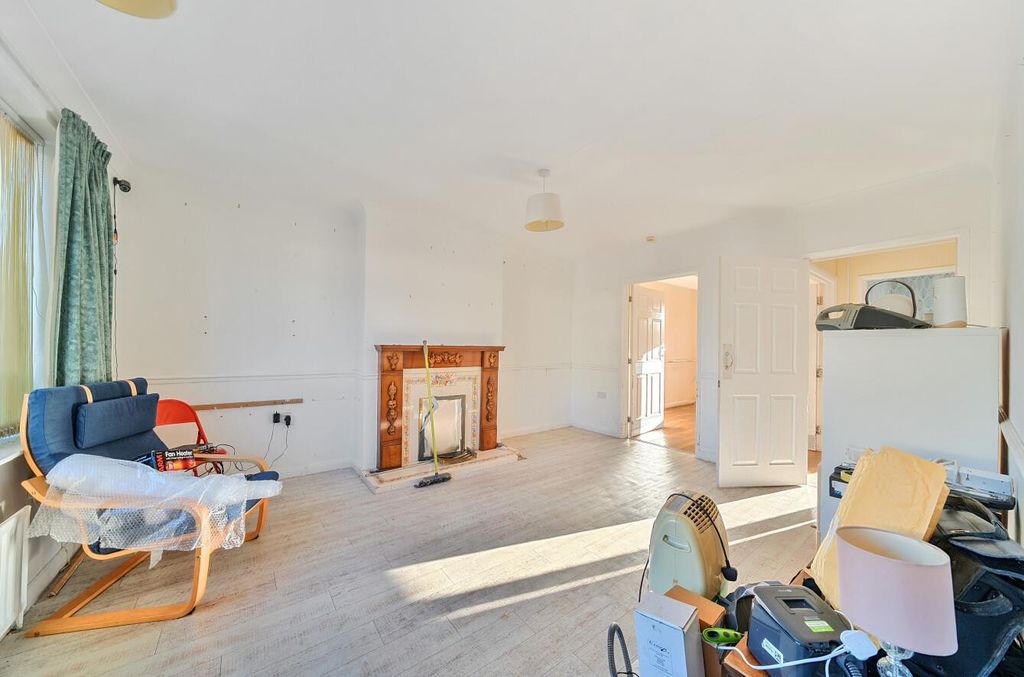 Property photo 3 of 19 1398194-12-69624Cf54E6F5-Arw-1.Jpg