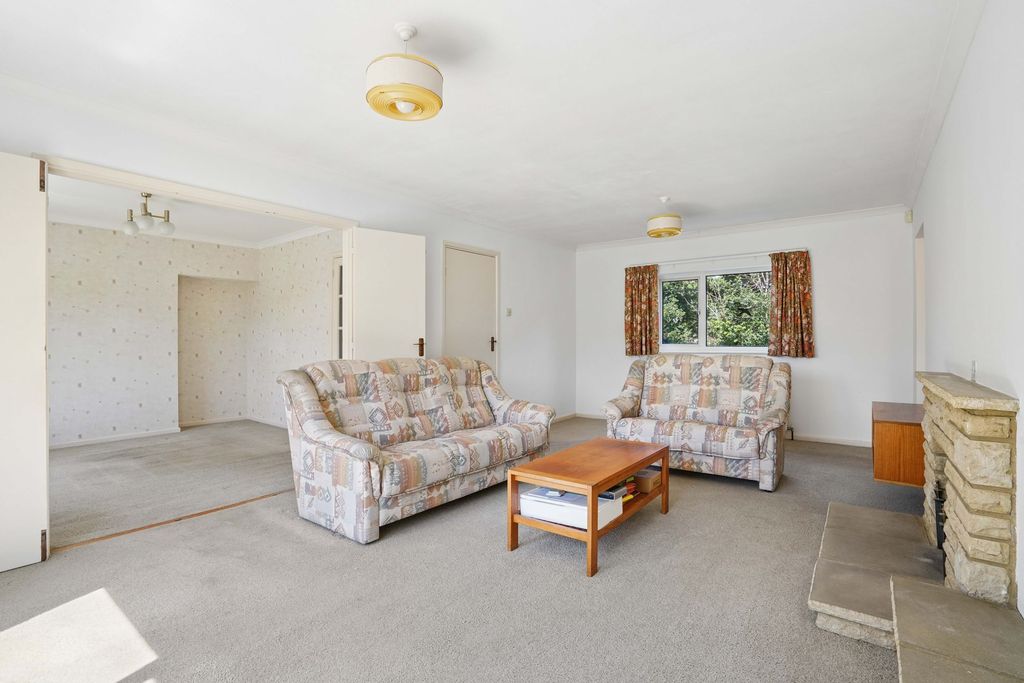 Property photo 2 of 29