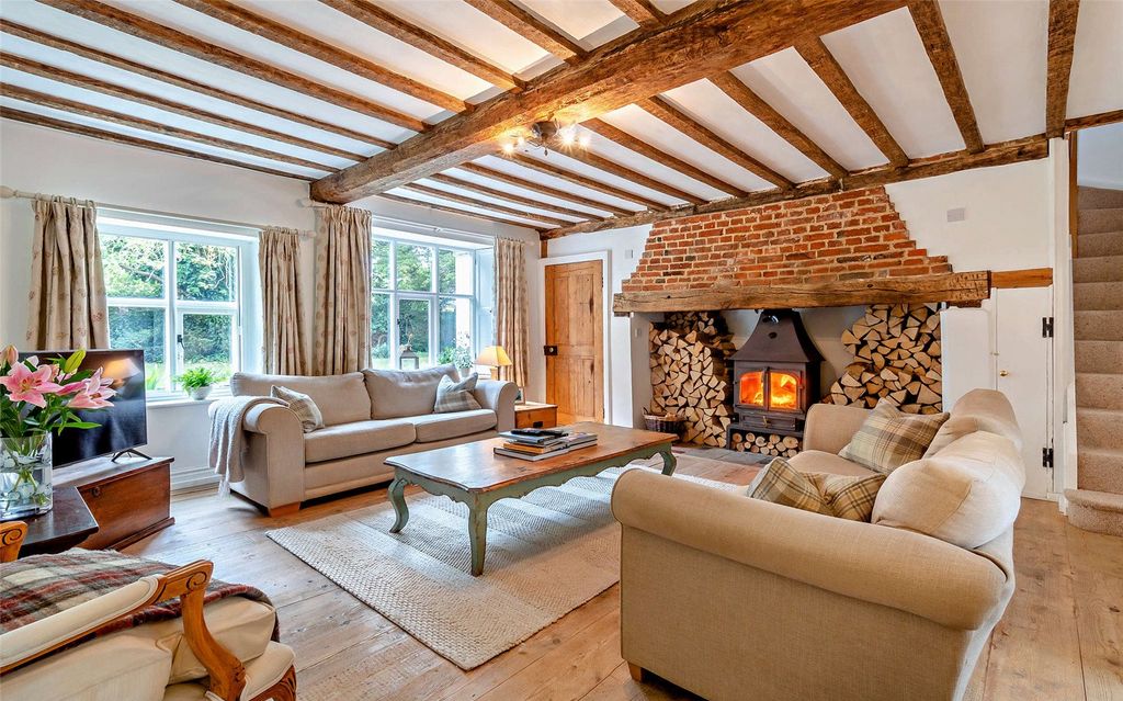 Property photo 2 of 31 Sitting Room