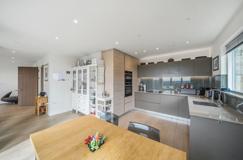 Property photo 3 of 20 14-681cd70Fd541A-...