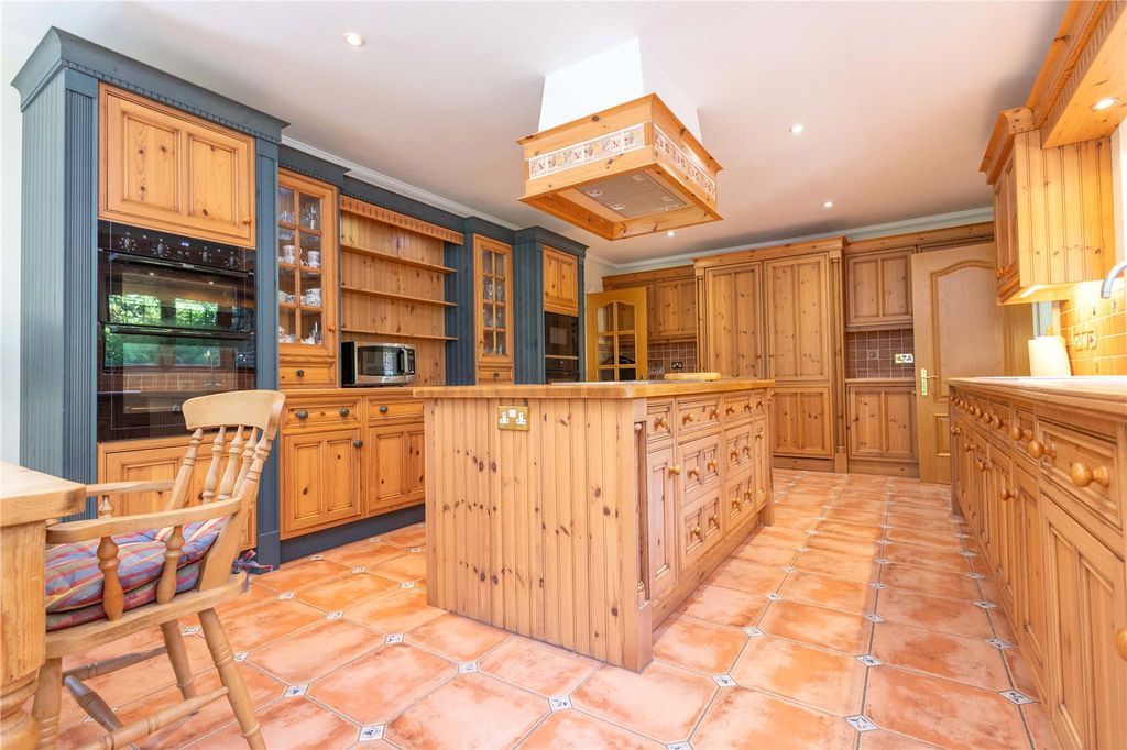 Property photo 2 of 24 Picture No. 12