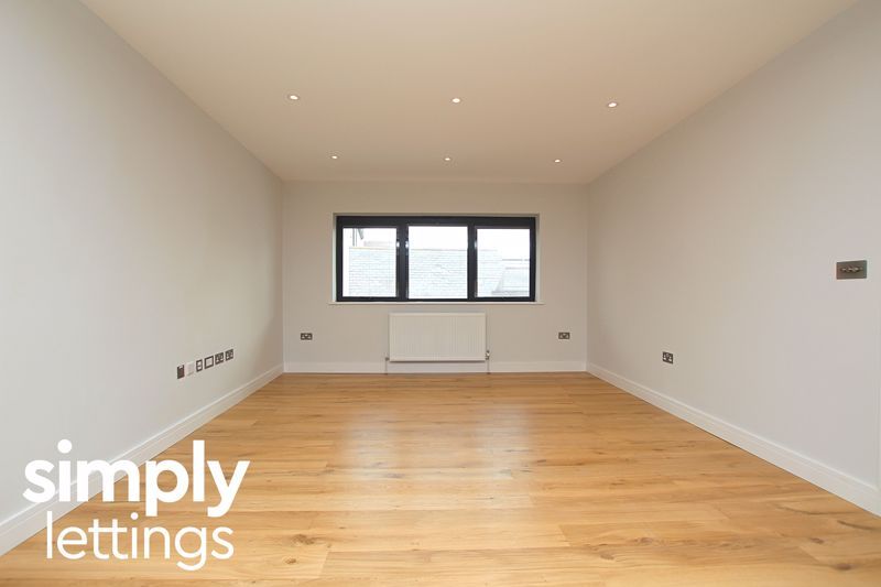 Property photo 3 of 10 Photo 8