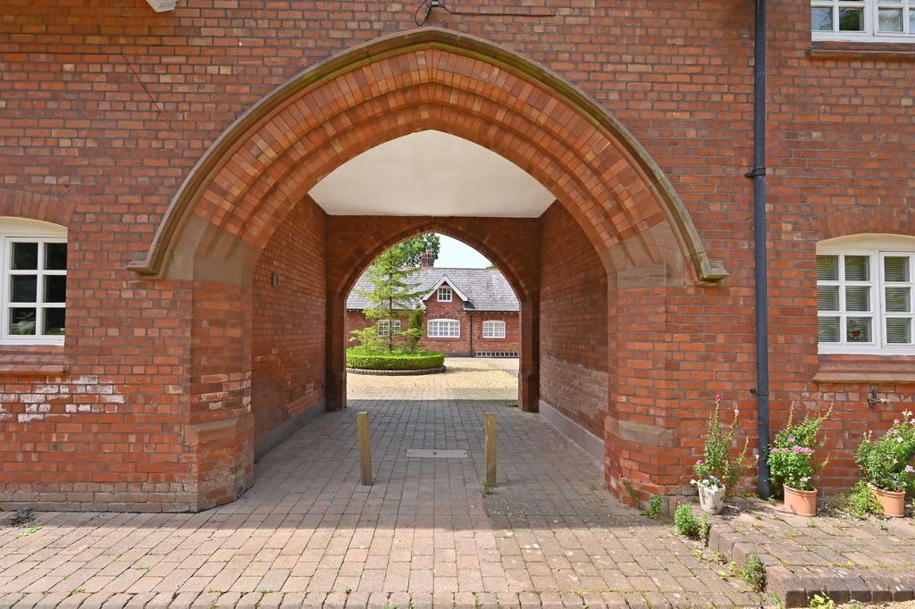 Property photo 3 of 44 Entrance To Courtyard