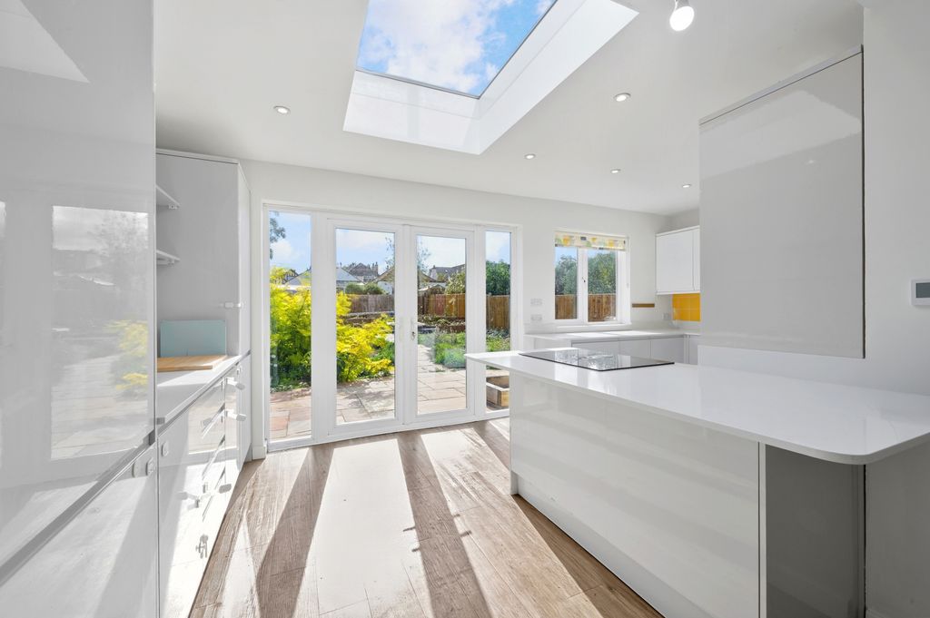 Property photo 2 of 14 Picture No. 04