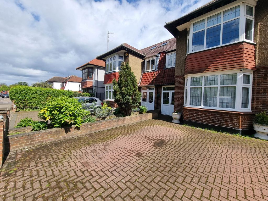 Property photo 2 of 25