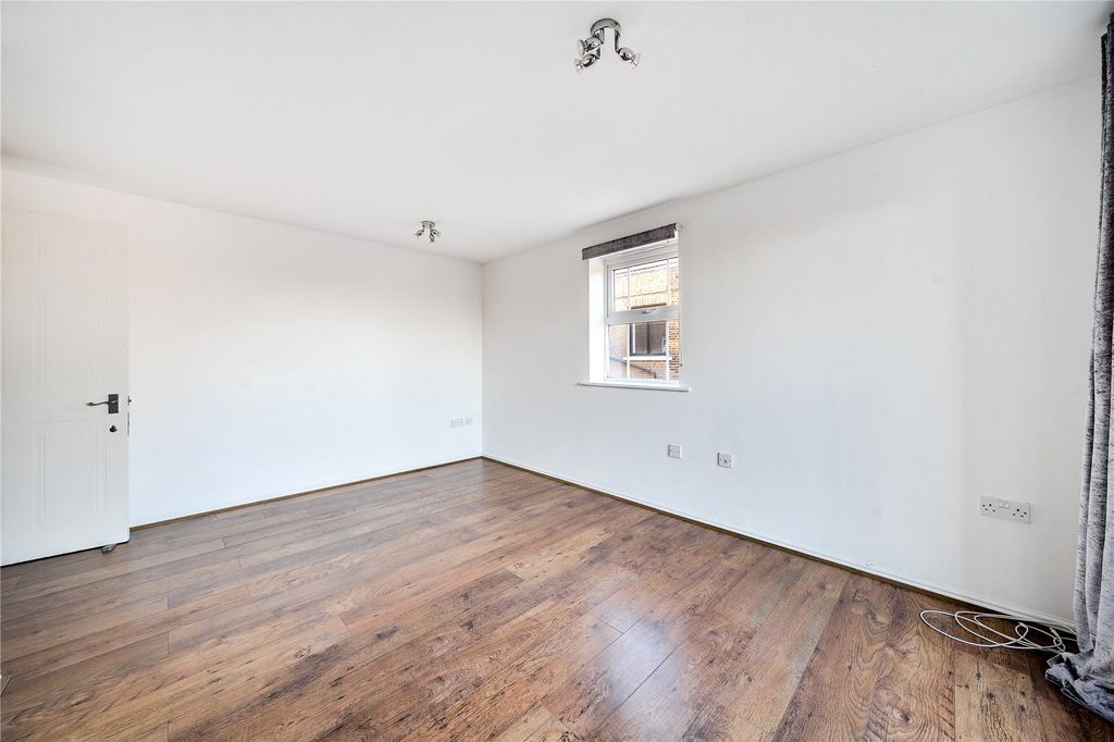 Property photo 3 of 19 Picture No. 16