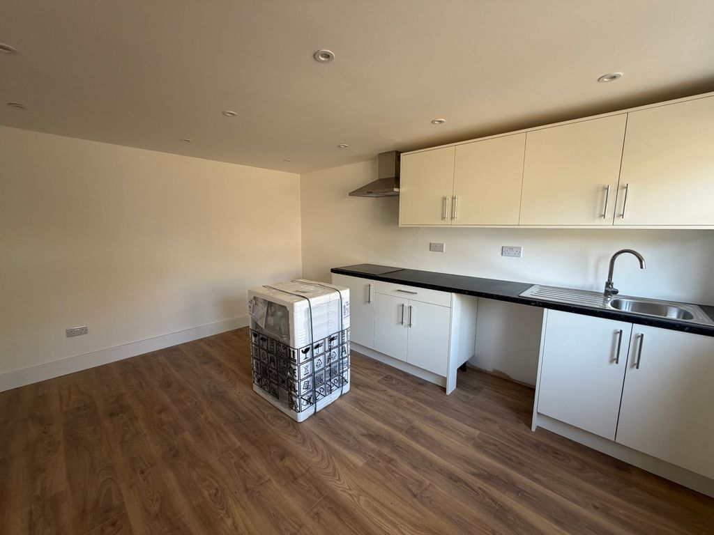 Property photo 1 of 2