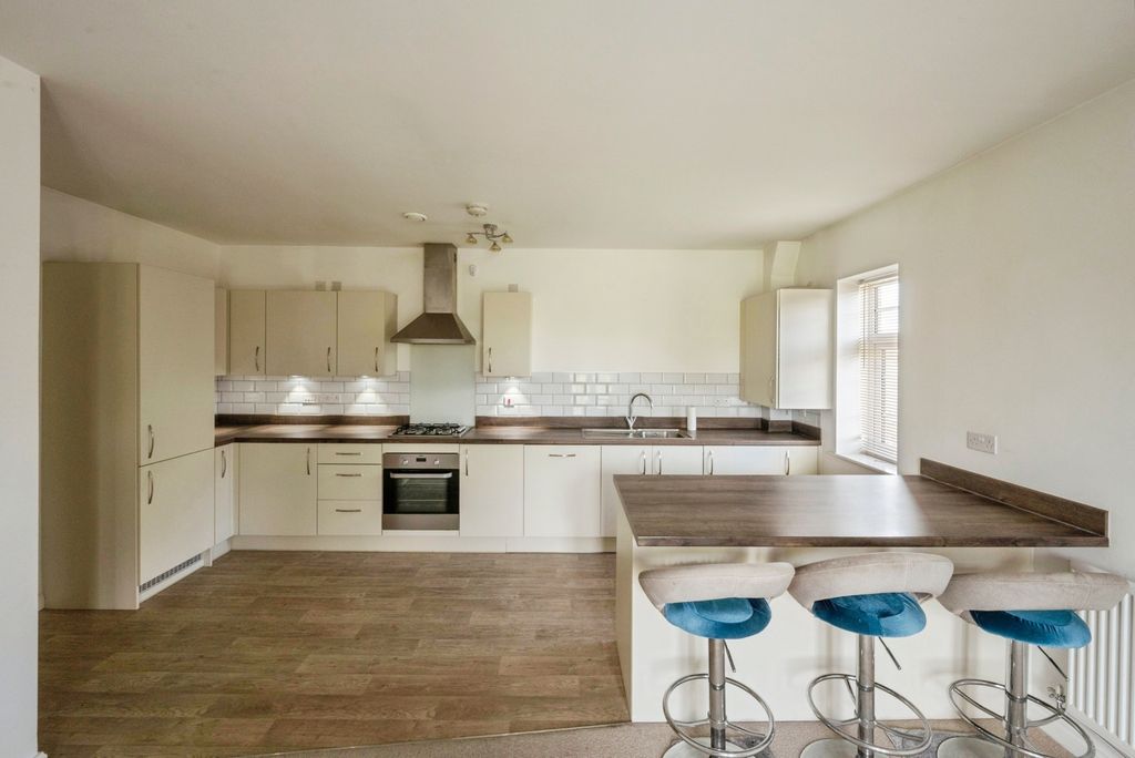 Property photo 2 of 11 Kitchen