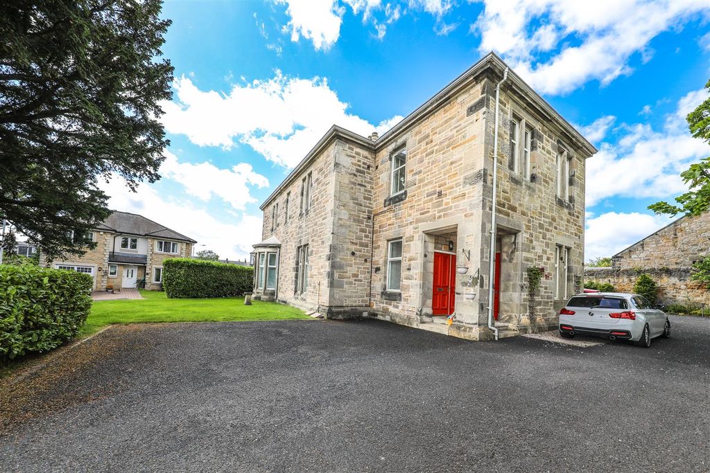 Property photo 3 of 23 V