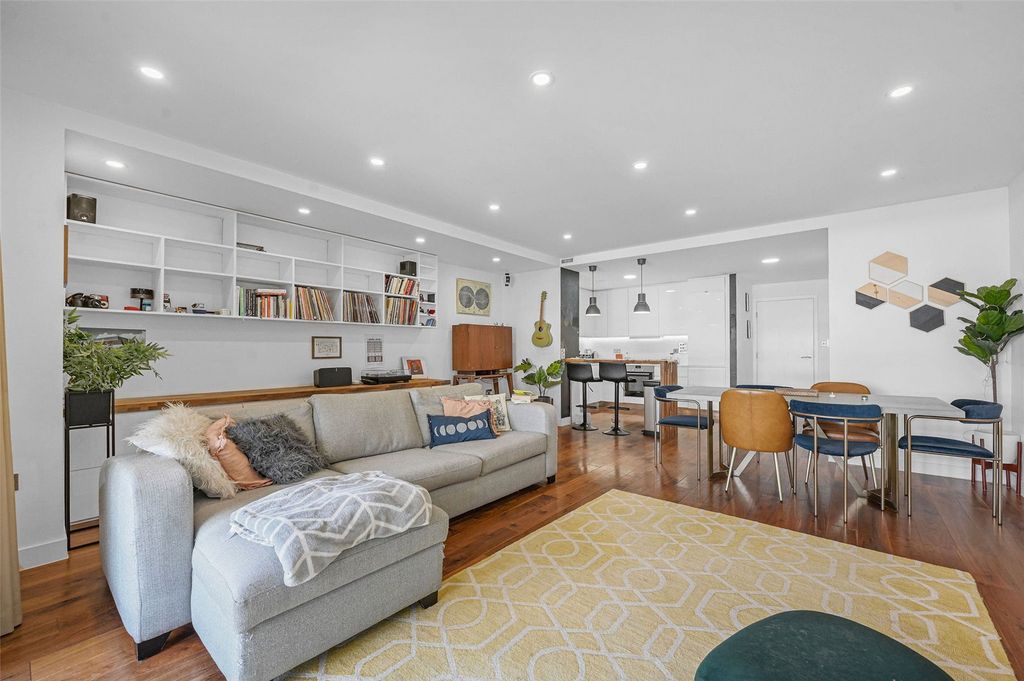 Property photo 3 of 19 Orsman Road, N1