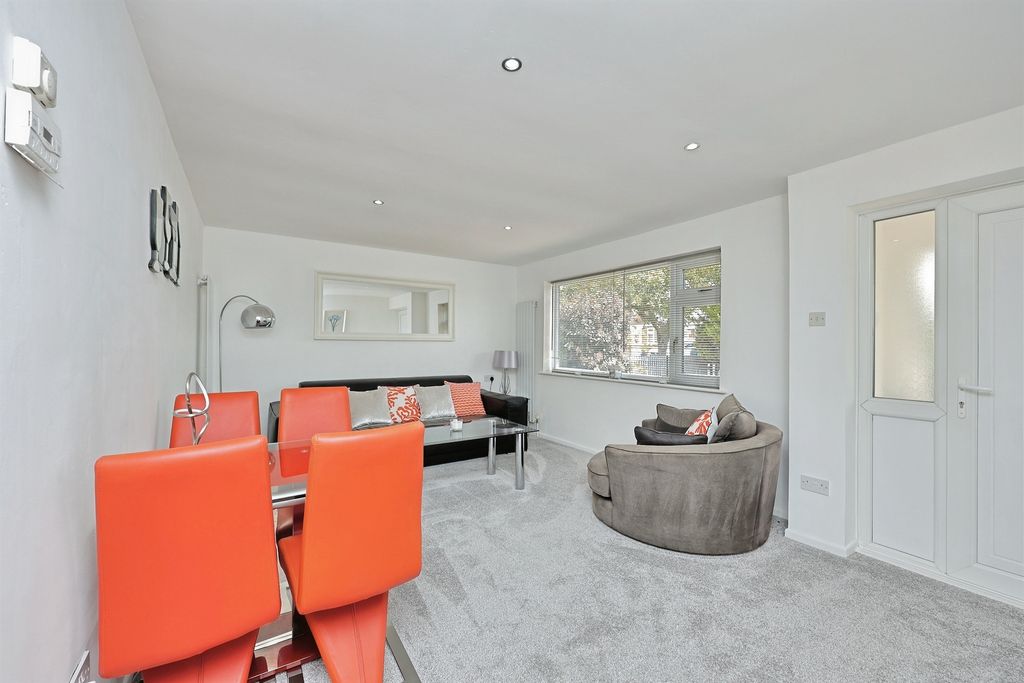 Property photo 3 of 31