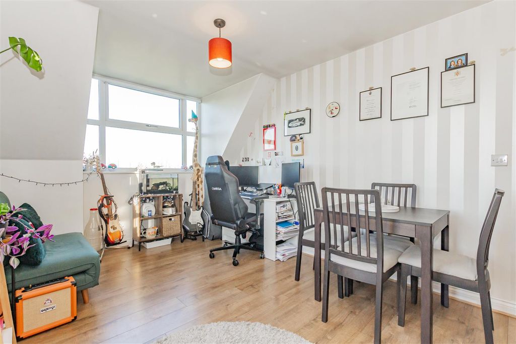 Property photo 3 of 15 Lounge/Diner