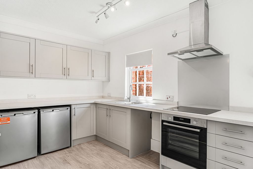Property photo 3 of 18 Kitchen