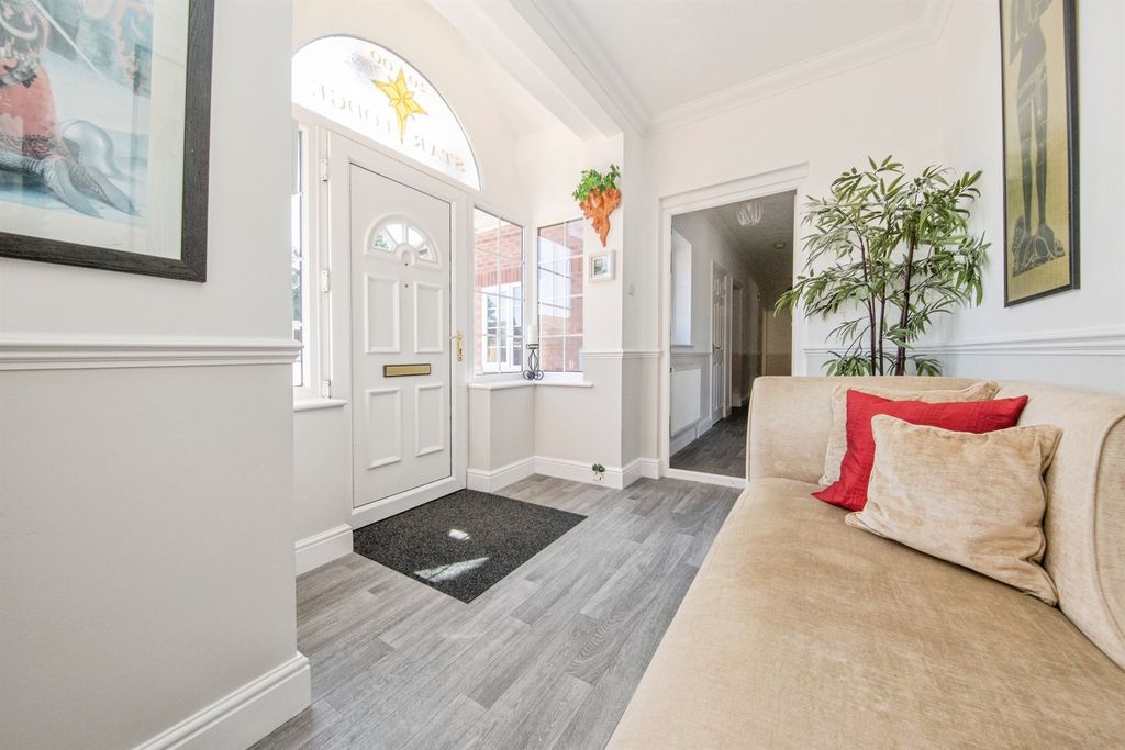 Property photo 2 of 23