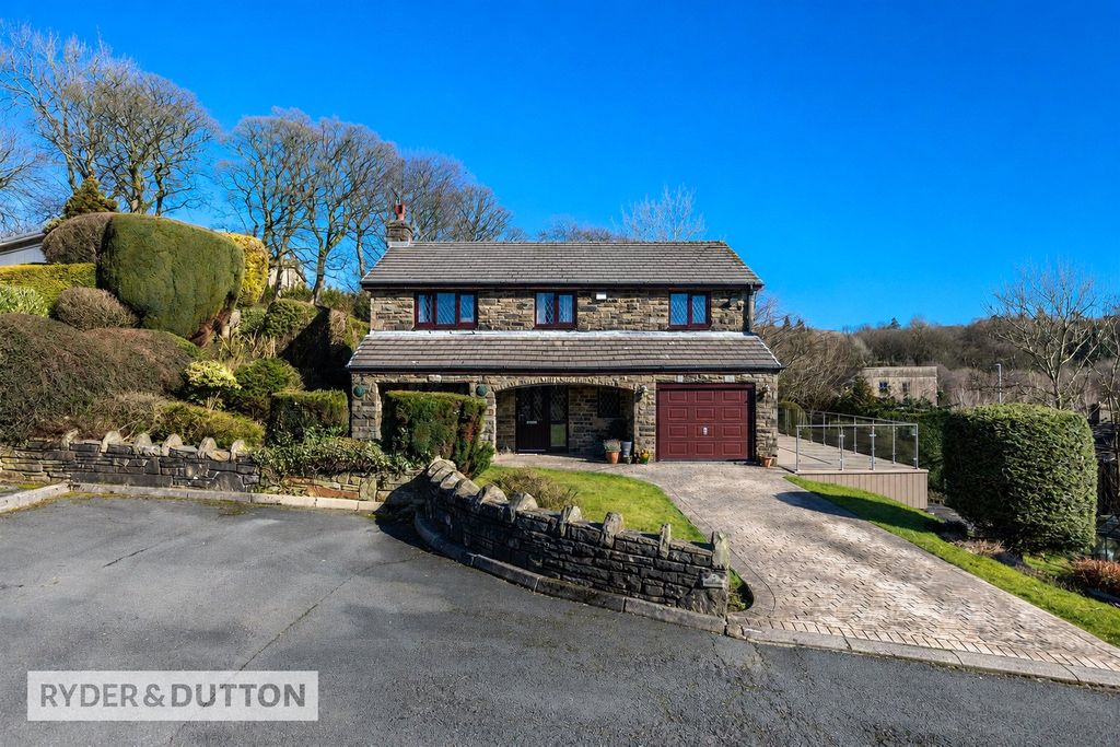Property photo 1 of 24 Large Detached Plot