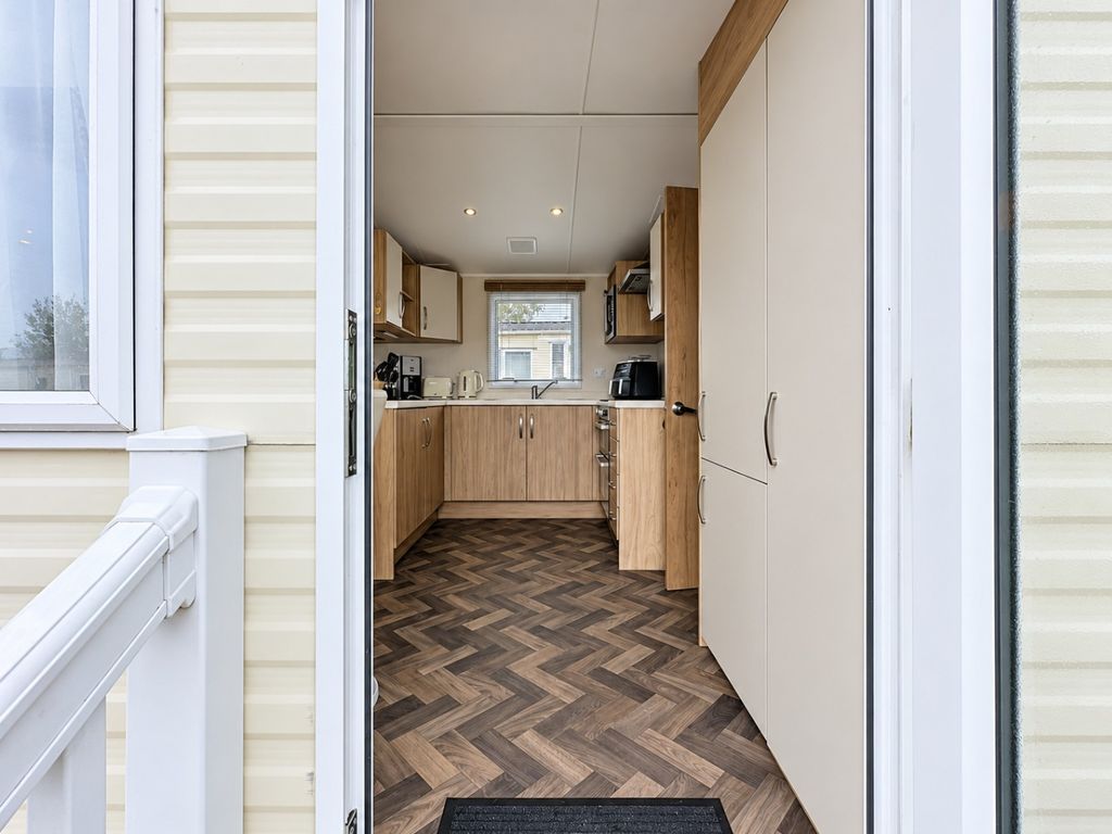 Property photo 2 of 17 5160501