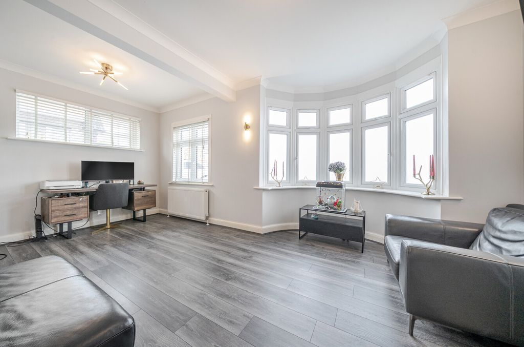 Property photo 2 of 18 Lounge2