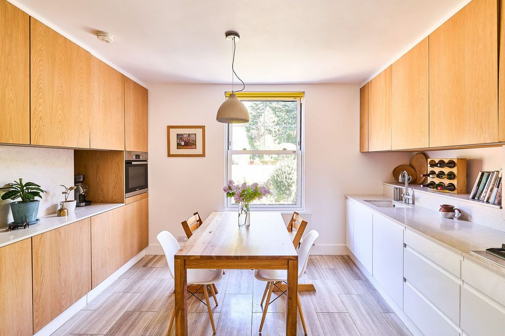 Property photo 1 of 33