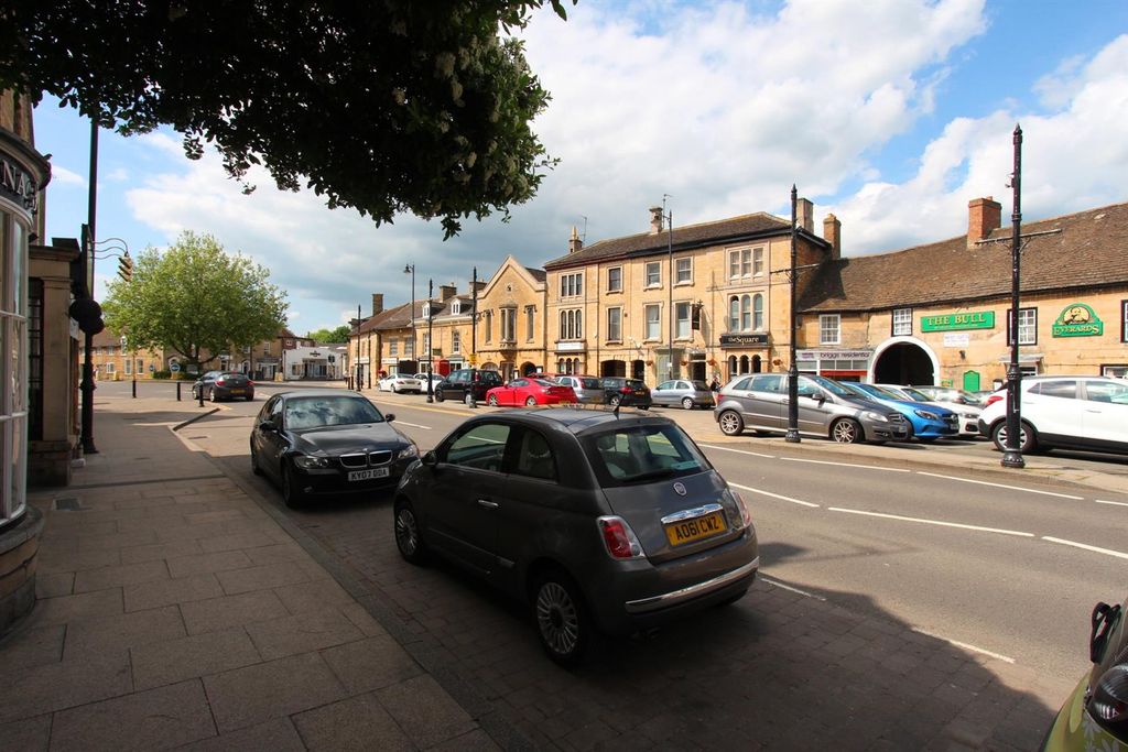 Property photo 3 of 13 Market Place, Market Deeping