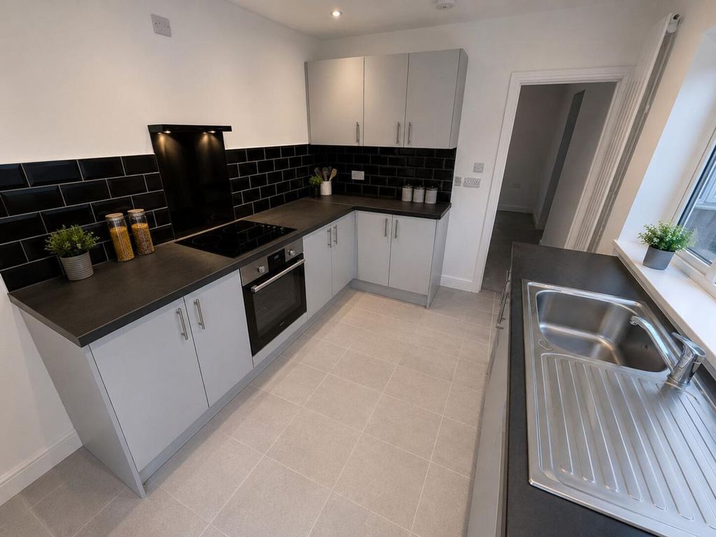 Property photo 2 of 10 Kitchen