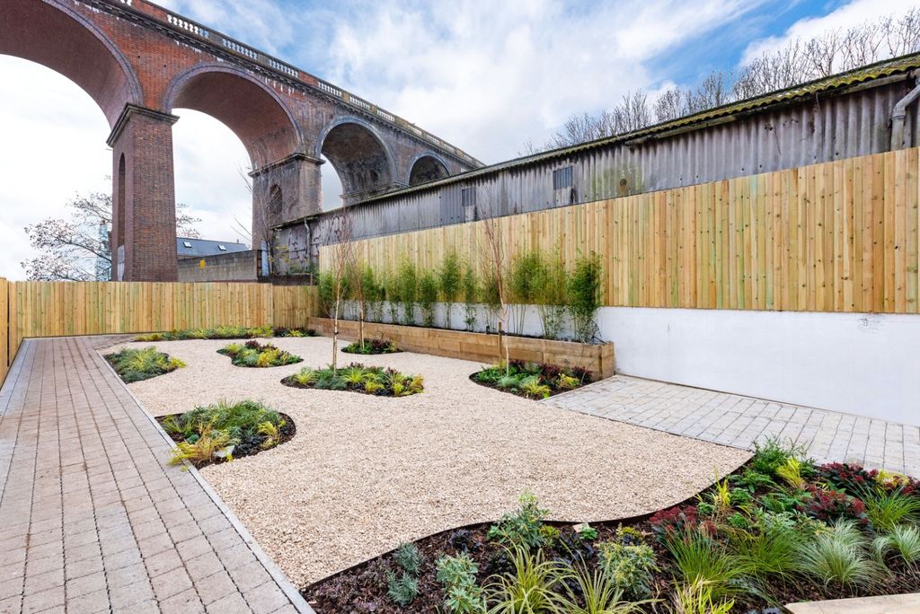 Property photo 2 of 10 4398311