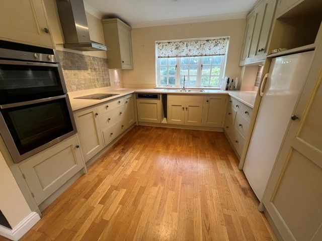 Property photo 3 of 16 Kitchen