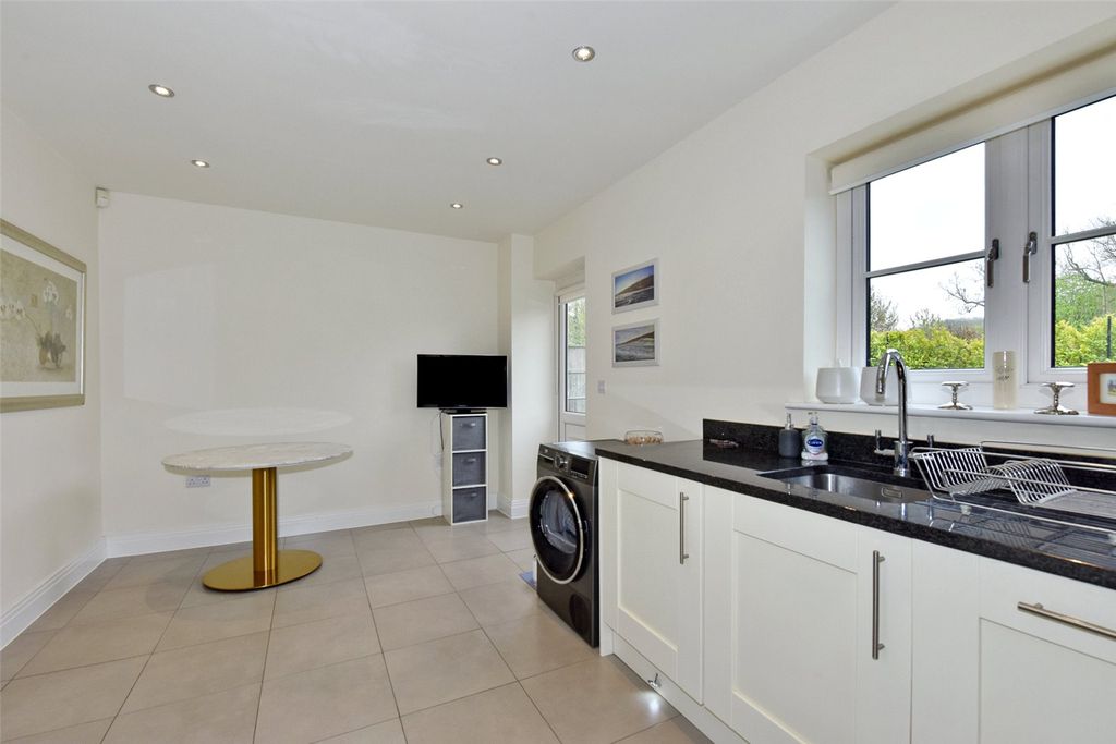 Property photo 3 of 15 Kitchen Diner