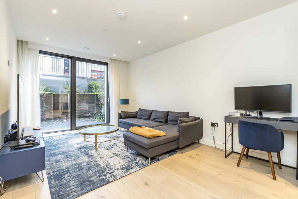 Property photo 1 of 11