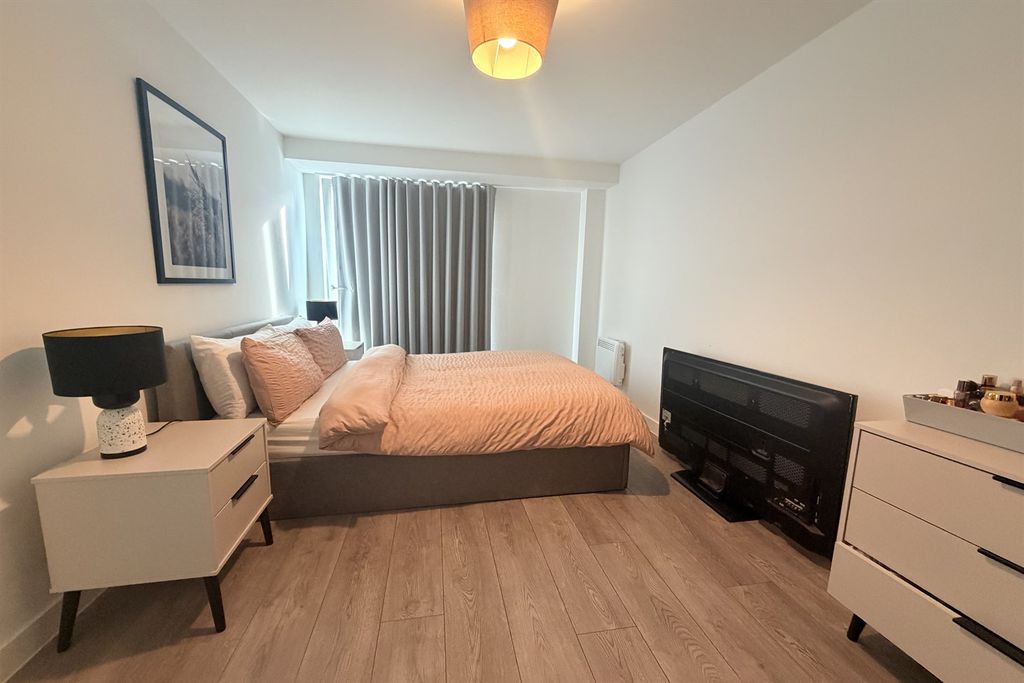 Property photo 1 of 10 (Main)