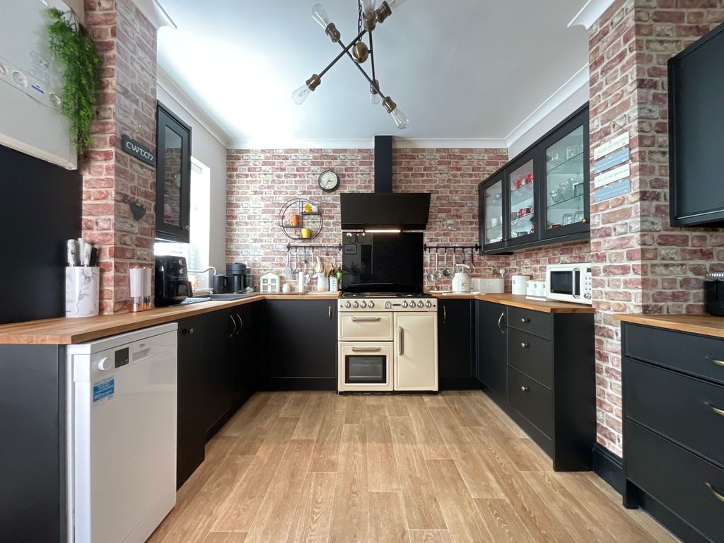 Property photo 3 of 23