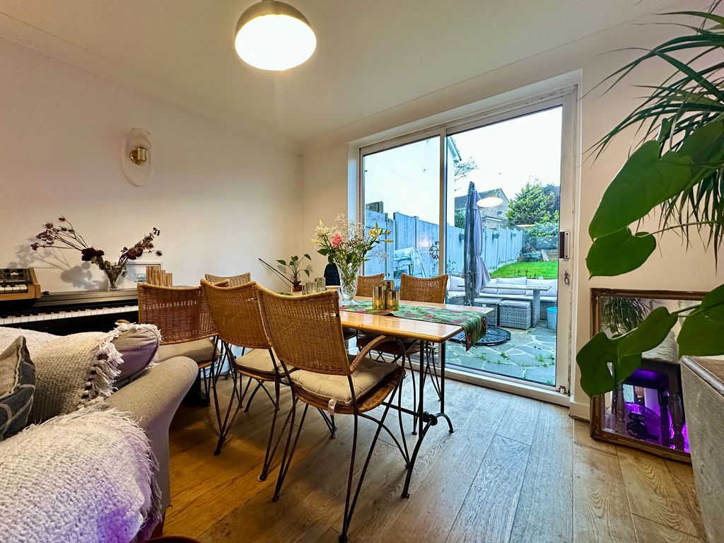 Property photo 3 of 14 Dining Area